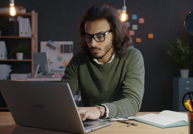 Word e Excel agora deixam escolher entre 3 IAs: o teste de 15 minutos que mostra onde a sua é pior